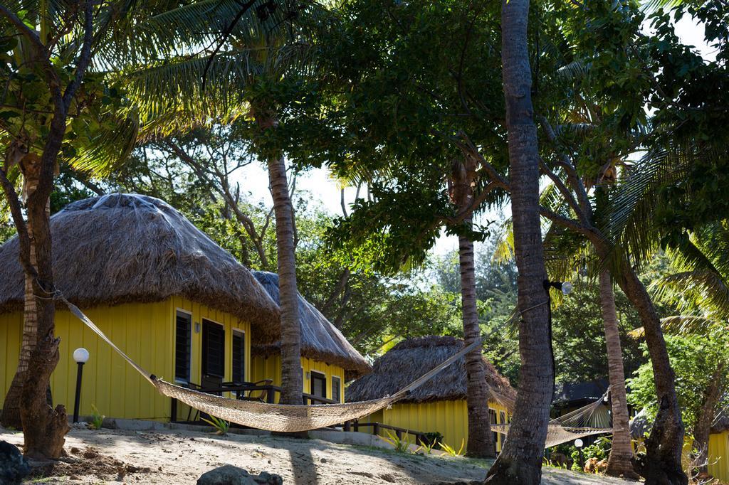 Funky Fish Beach & Surf Resort Solevu Exterior foto